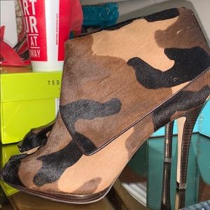 Women’s shoes booties